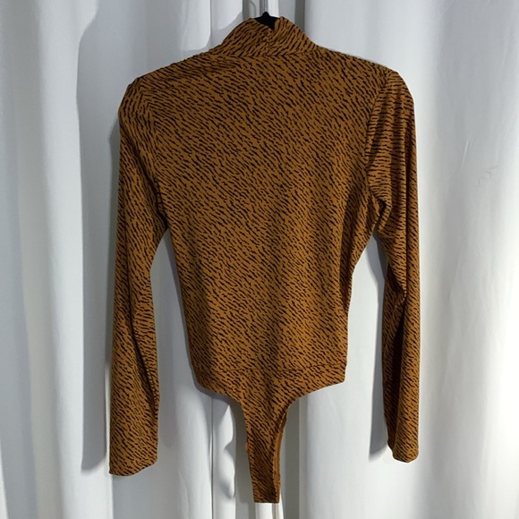 Banana Republic Animal Print Bodysuit - Picture 4 of 4